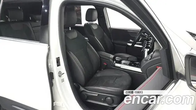 Mercedes-Benz GLB-Class 2022 — Şəkil 22/33