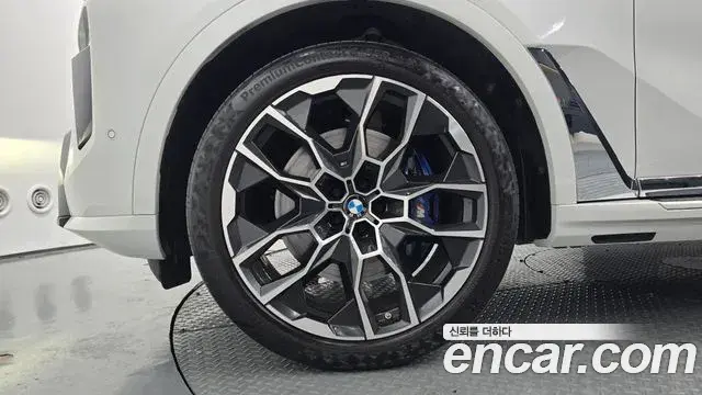 BMW X7 2024 — Photo 8/33
