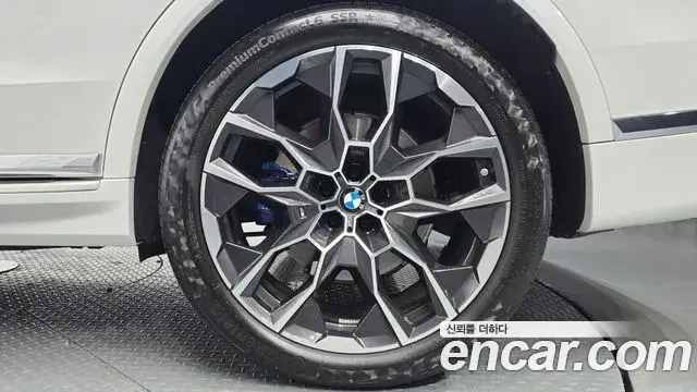 BMW X7 2024 — Photo 11/33