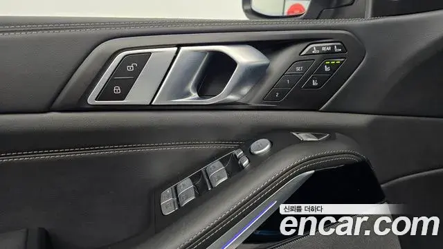 BMW X7 2024 — Photo 19/33