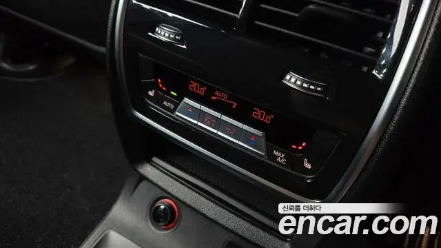 BMW X7 2024 — Photo 27/33