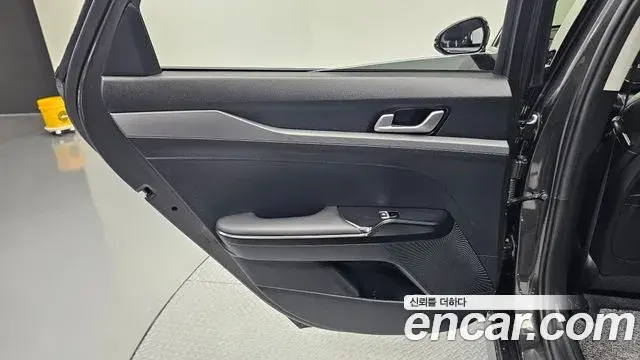 Kia K5 2025 — Photo 7/30
