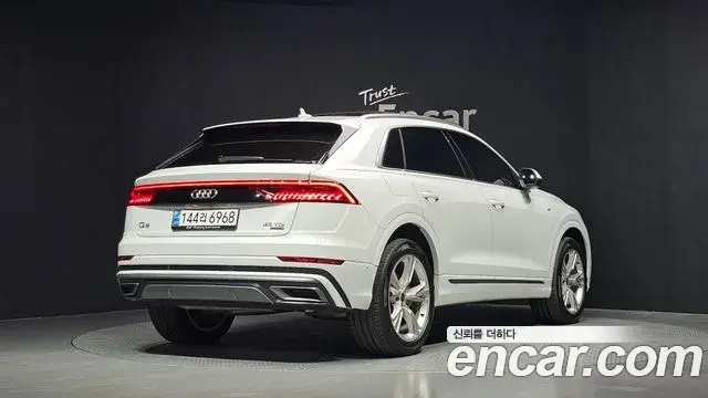 Audi Q8 2023 — Photo 6/33