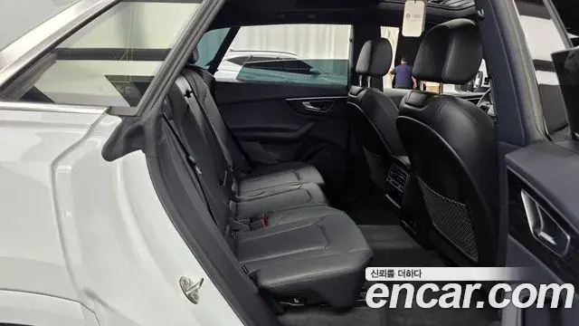 Audi Q8 2023 — Photo 18/33