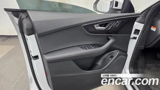 Audi Q8 2023 — Photo 32/33