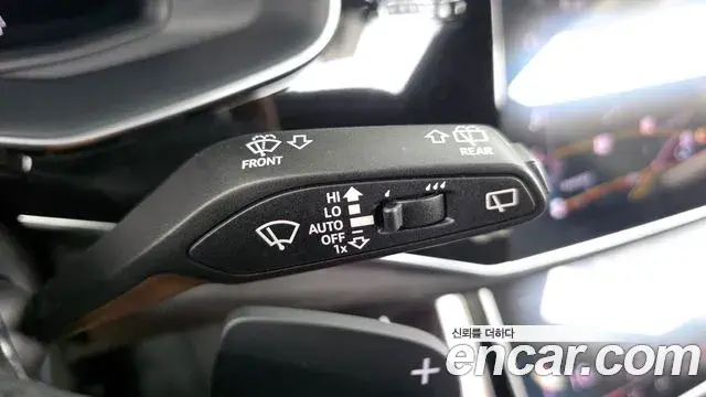 Audi Q8 2023 — Photo 7/33