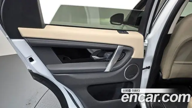 Land Rover Discovery Sport 2021 — ფოტო 24/32