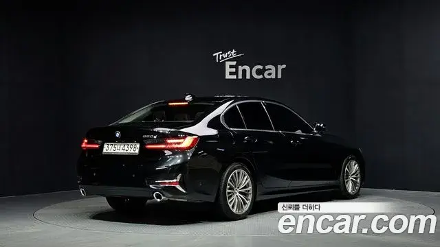 BMW 3 Series 2019 — Şəkil 20/30