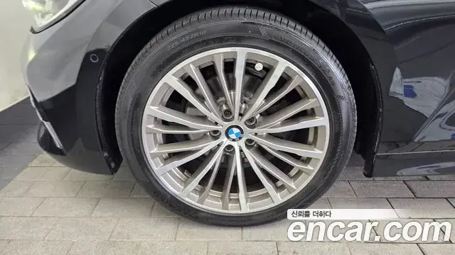 BMW 3 Series 2019 — Şəkil 24/30