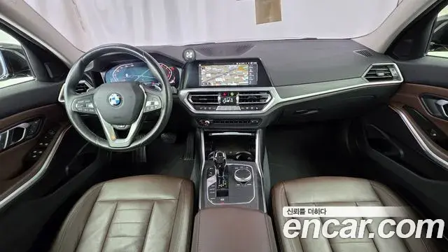BMW 3 Series 2019 — Şəkil 27/30