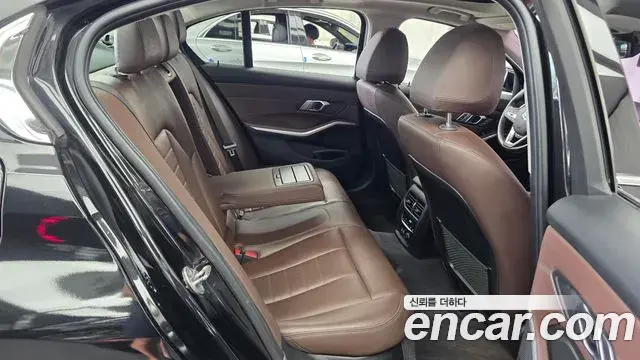 BMW 3 Series 2019 — Şəkil 29/30