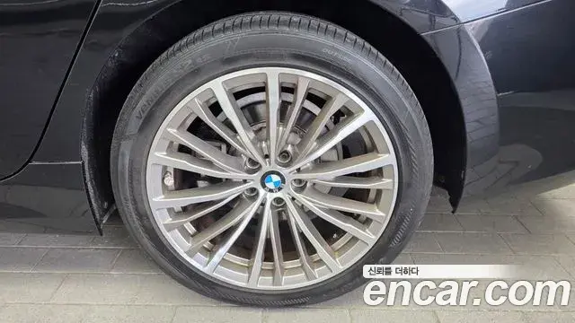 BMW 3 Series 2019 — Şəkil 14/30