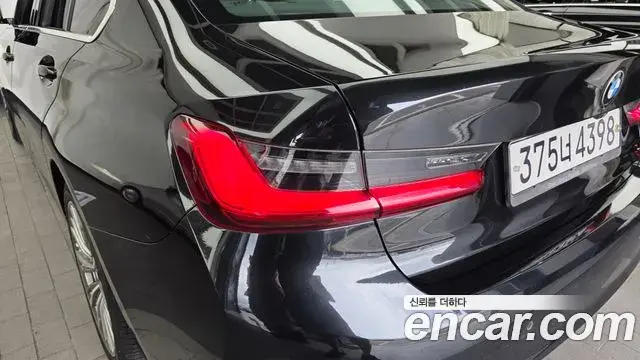 BMW 3 Series 2019 — Şəkil 10/30