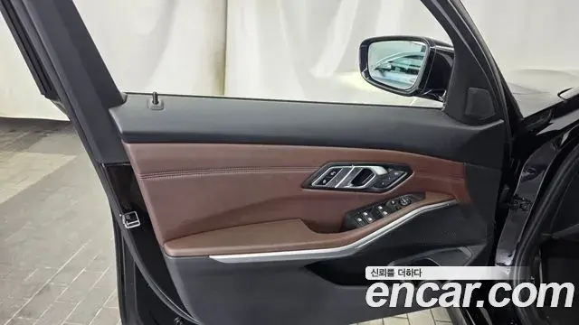 BMW 3 Series 2019 — Şəkil 16/30
