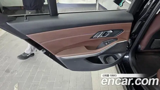 BMW 3 Series 2019 — Şəkil 9/30