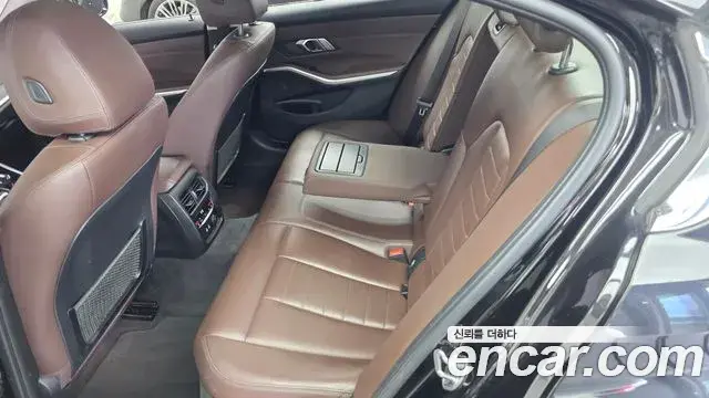BMW 3 Series 2019 — Şəkil 21/30