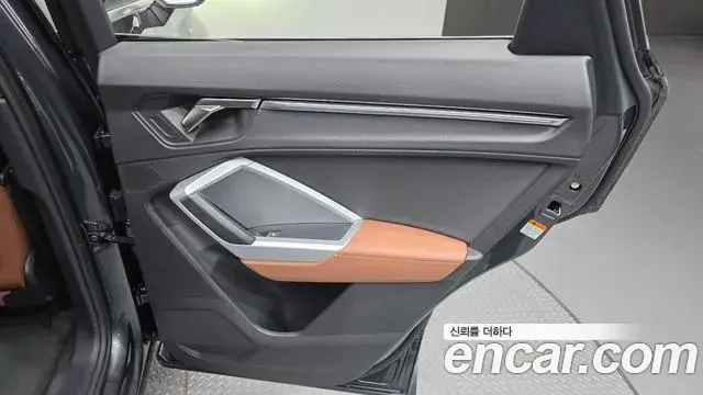 Audi Q3 2022 — Şəkil 16/31