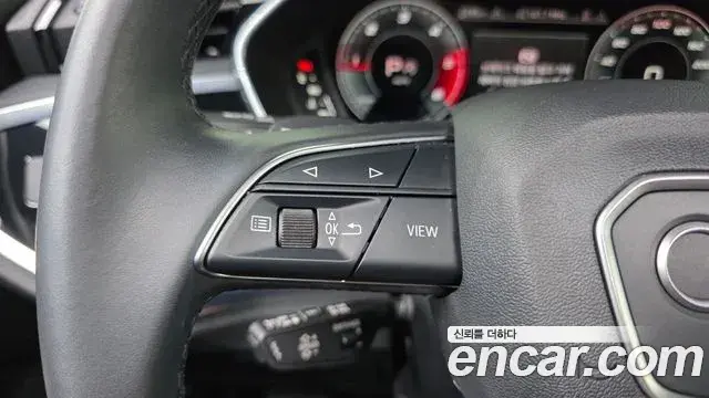 Audi Q3 2022 — Şəkil 15/31