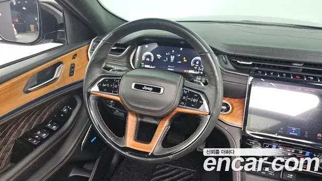 Jeep Grand Cherokee 2021 — Фото 12/20