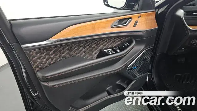 Jeep Grand Cherokee 2021 — Photo 28/30