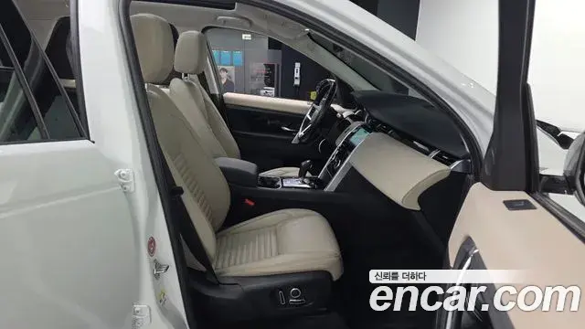 Land Rover Discovery Sport 2021 — Photo 23/33