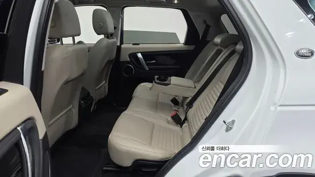 Land Rover Discovery Sport 2021 — Photo 13/33