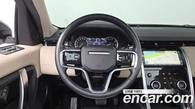 Land Rover Discovery Sport 2021 — Photo 19/33