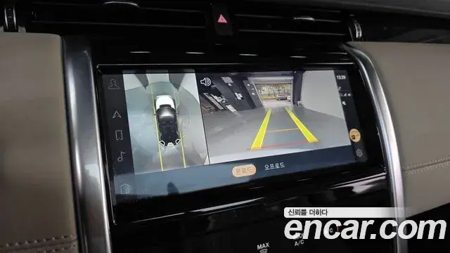 Land Rover Discovery Sport 2021 — Photo 25/33