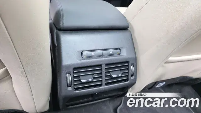 Land Rover Discovery Sport 2021 — Photo 16/33