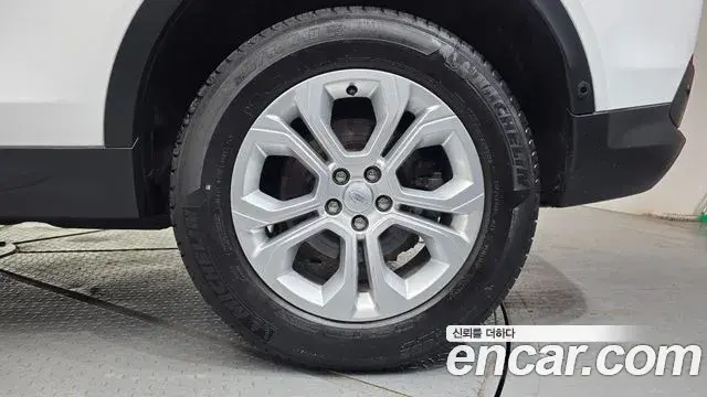 Land Rover Discovery Sport 2021 — Photo 28/33