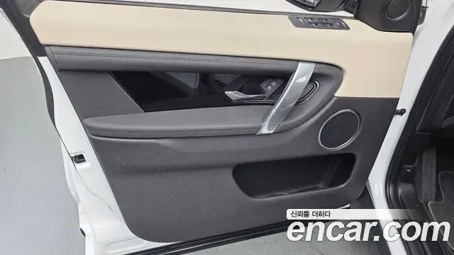 Land Rover Discovery Sport 2021 — Photo 29/33