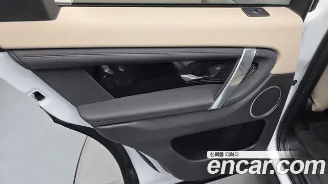 Land Rover Discovery Sport 2021 — Photo 3/33