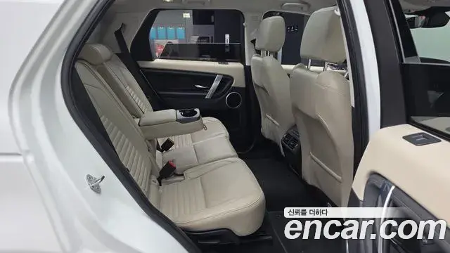 Land Rover Discovery Sport 2021 — Photo 21/33