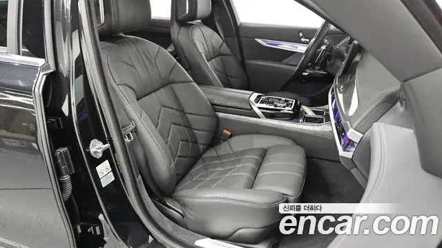 BMW 7 Series 2024 — Photo 14/32