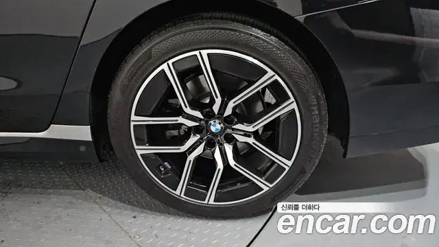 BMW 7 Series 2024 — Photo 16/32