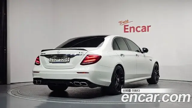 Mercedes-Benz E-Class 2018 — Фото 2/20