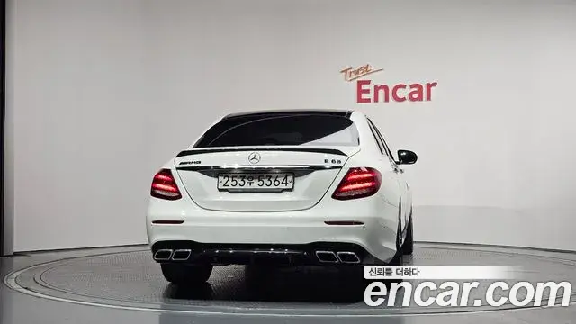 Mercedes-Benz E-Class 2018 — Фото 4/20