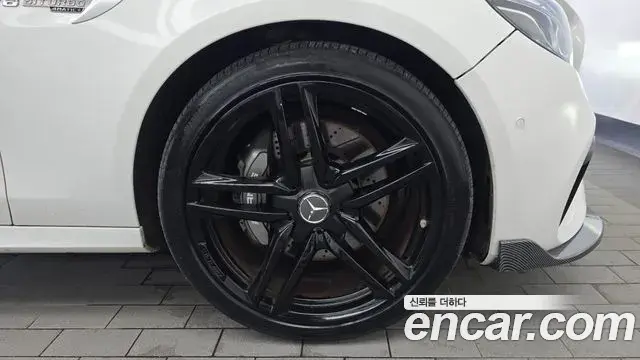Mercedes-Benz E-Class 2018 — ფოტო 31/33