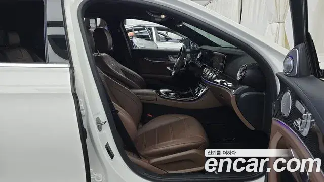 Mercedes-Benz E-Class 2018 — ფოტო 29/33