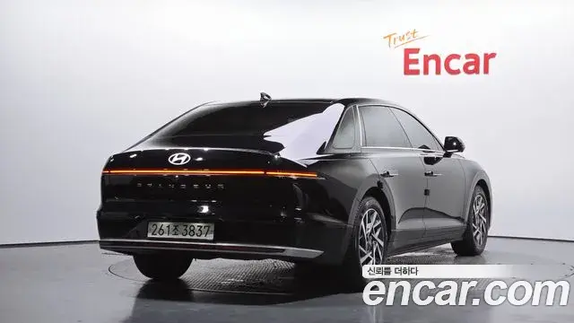 Hyundai Grandeur Hybrid 2023 — ფოტო 15/32