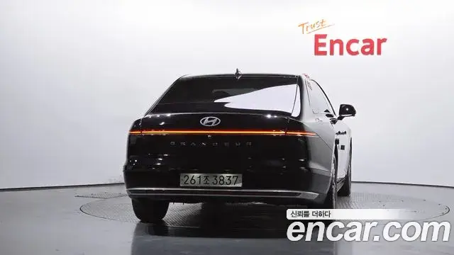 Hyundai Grandeur Hybrid 2023 — ფოტო 7/32