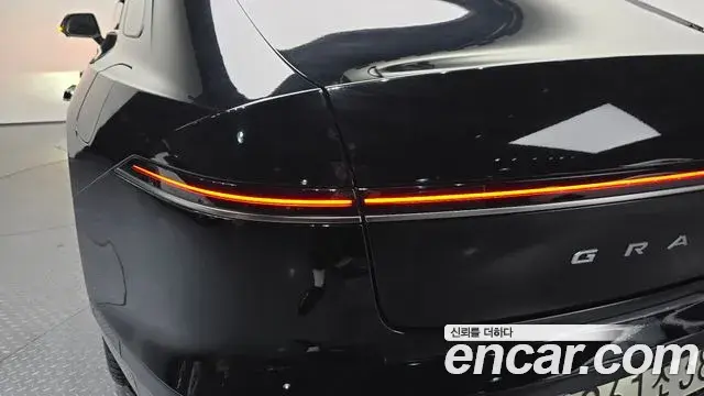 Hyundai Grandeur Hybrid 2023 — ფოტო 29/32