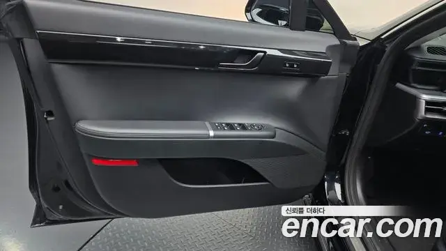 Hyundai Grandeur Hybrid 2023 — ფოტო 26/32
