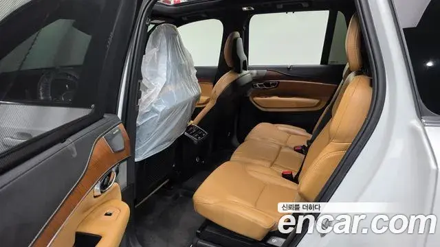 Volvo XC90 2020 — ფოტო 8/20