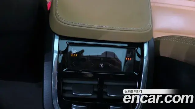 Volvo XC90 2020 — ფოტო 9/20