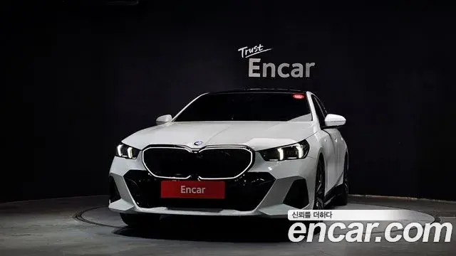 BMW 5 Series 2024 — Şəkil 16/31