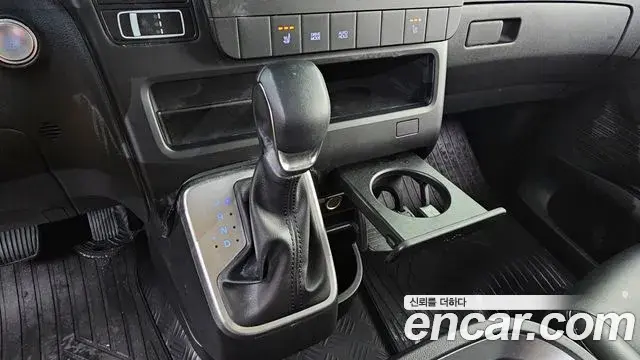 Hyundai Staria 2022 — Фото 9/20