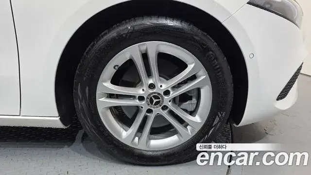 Mercedes-Benz A-Class 2025 — Photo 19/31