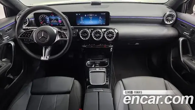 Mercedes-Benz A-Class 2025 — Photo 9/31