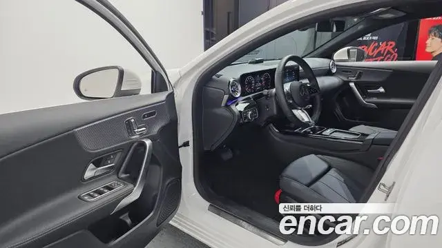 Mercedes-Benz A-Class 2025 — Photo 11/31